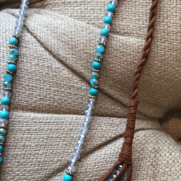 Leather, turquoise & crystal lariat Boho necklace - Picture 4 of 4